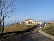 09 Partenza da S. Antonio Abbandonato (987 m) sul sent. 505 per il Monte Zucco